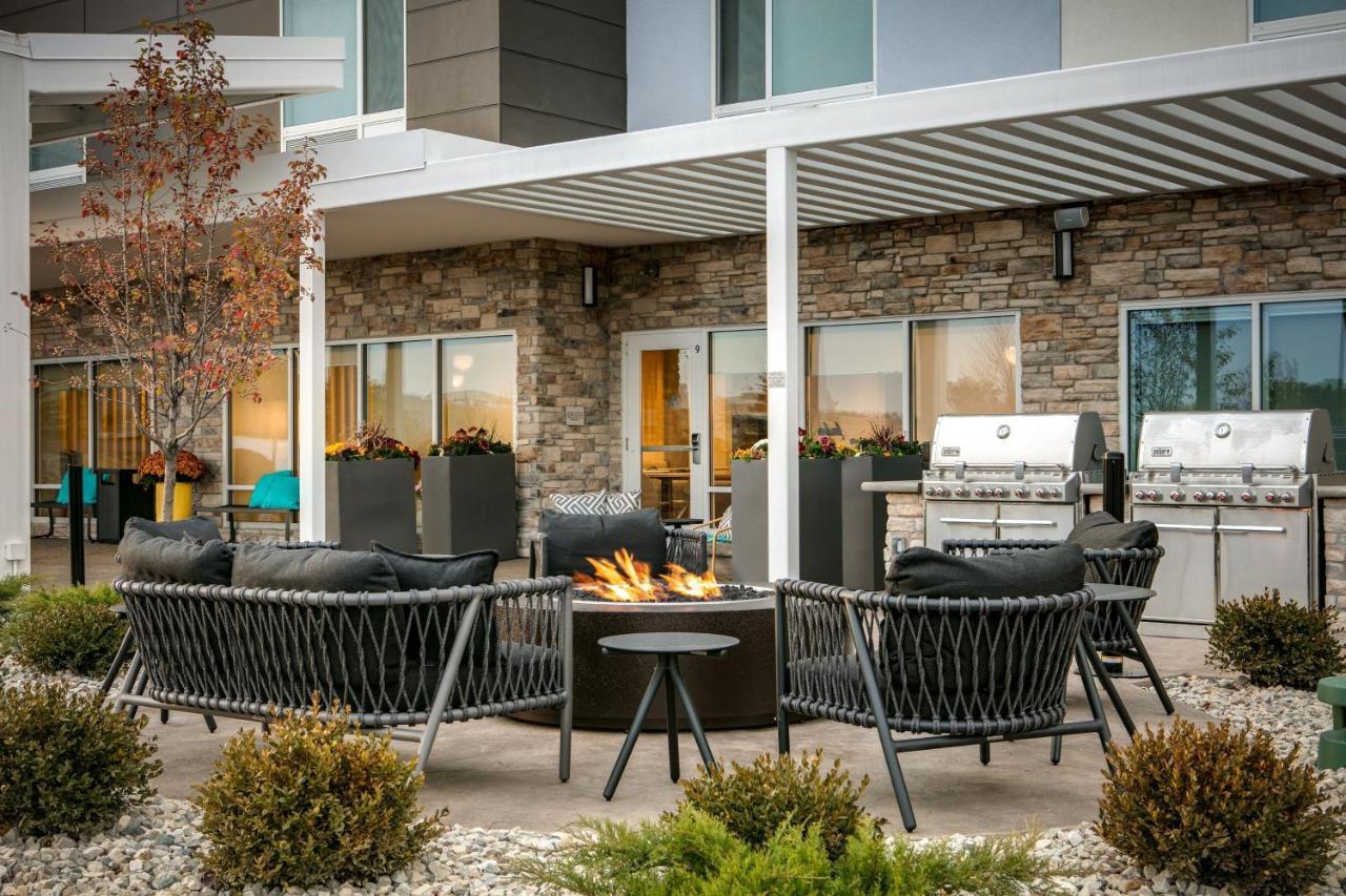Towneplace Suites By Marriott Oconomowoc Exteriér fotografie